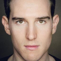 Sam Benjamin - 黑暗殘留演員 飾演Stevie