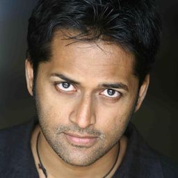 羅杰·納拉揚 飾演 Sub-inspector Nayak