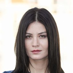 Malin Buska 飾演 Natalie Krajnic