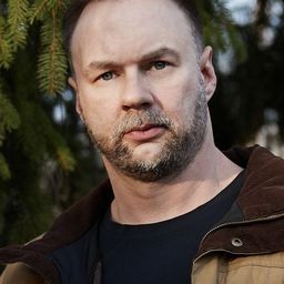 Thomas Tull 飾演 Self