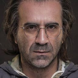 Mehdi Hosseinina 飾演 Bayram Jourablou