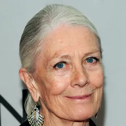 凡妮莎·蕾格烈芙 飾演 Valerie