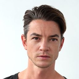 克雷格·霍納 - 非禮勿視演員 飾演Richie