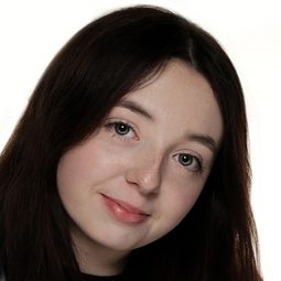 Susie Power - 三傻鬧地球演員 飾演Sarah (voice)