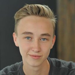 Ruairi MacDonald 飾演 Puddy (voice)