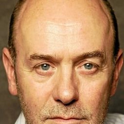 Jacques Bonnaffé 飾演 Souvorine