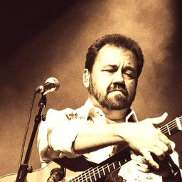 Dan Tyminski 飾演 Self - Country Artist & Singer