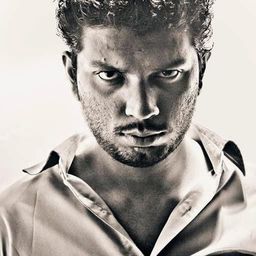 Anand Manmadhan 飾演 Venu