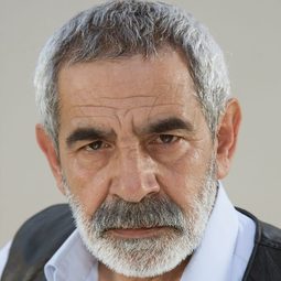 圖蓋·塔努庫 - Zincirbozan演員 飾演Simitçi