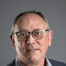 Jurgen Hellberg 飾演 Dirk's Hunter