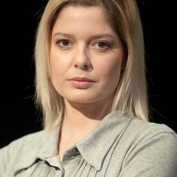 Aleksandra Surchadzhieva 飾演 Peppy