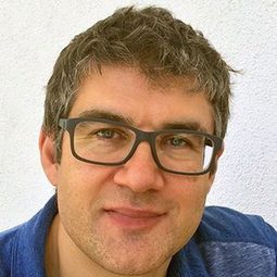 Simon Reynolds - Gate II演員 飾演Moe