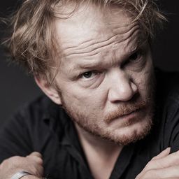 艾瑞克·盧伯斯 飾演 Dominik Woliński