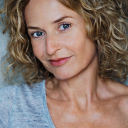 Franziska Schlattner - Crazy演員 飾演Isabelle