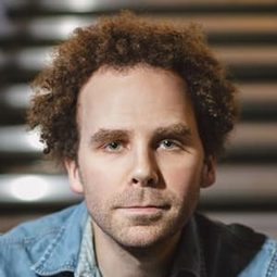 Sam Roberts 飾演 Self