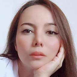 Emelda Rosemila 飾演 