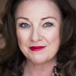 Tania Anderson 飾演 Paula