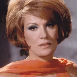 Mairi Hronopoulou 飾演 Voula