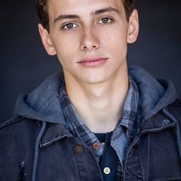 Mavrick Moreno 飾演 Child in Park (uncredited)