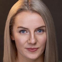 Michelle Lehane 飾演 Stone