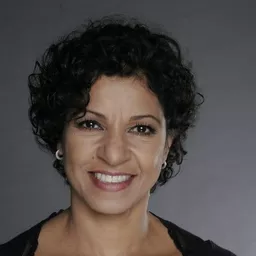 Nancy Ticotin 飾演 Agent Kimba Welch