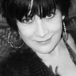 黛婭娜·歐特里 飾演 Musico's Mother