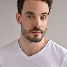 Bruno Sauter 飾演 VIP Kellner Bruno