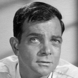 Peter Arne - 稻草狗演員 飾演John Niles