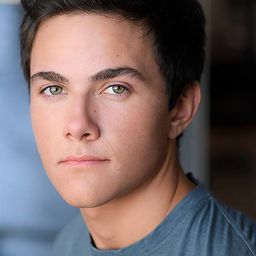 Callan Wilson - 黑白拉警報演員 飾演Frat Boy 2