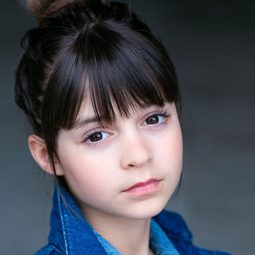 奇亞拉·斯特拉 - 雷霆特攻隊＊演員 飾演Young Valentina