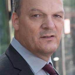 Christoph Hilger - 吹神的法則演員 飾演Bernd