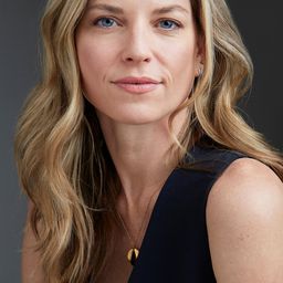 Amanda Goldsmith 飾演 Félix's Girlfriend