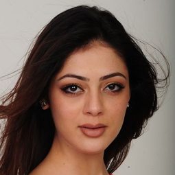 Parvati Melton - Srimannarayana演員 飾演Swapnika