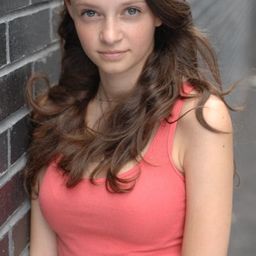 Bridget Megan Clark 飾演 Yael Frankel