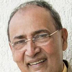 Yusuf Hussain 飾演 Vikram Singh Rathore