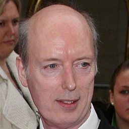 Roger Frost 飾演 Annoying Customer