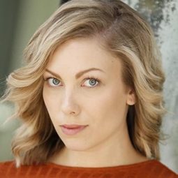 Kelsey Pribilski 飾演 Detention Guard 2