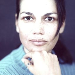 Marise Wipani 飾演 Birth Doctor