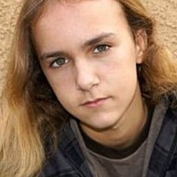 Michael Ormsby 飾演 Rory