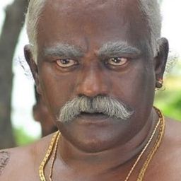 'Poo' Ram 飾演 Sundaram's Father