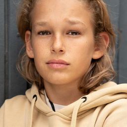 Noèl Gabriel Kipp 飾演 Lucas