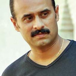 Rajesh Hebbar - 鑑識真相演員 飾演Burma Colony Victim's Father