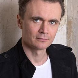 Sebastian Songin 飾演 Micky