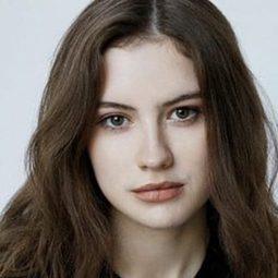 Isabelle Connolly - 血色羔羊演員 飾演Eloise