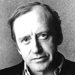 Nicol Williamson 飾演 Father Morning