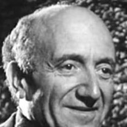 Olivier Hussenot 飾演 Joseph Josserand, the father