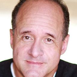 Adam Grupper 飾演 Ken