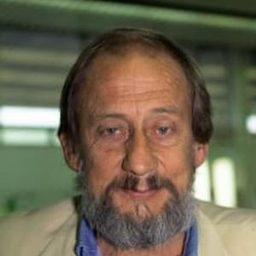 Georges Wod 飾演 Camellieri