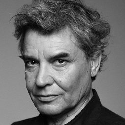 亞歷山卓·戈伊克 - 不甜馬丁娜演員 飾演MATTA  Cultural Center Security Guard