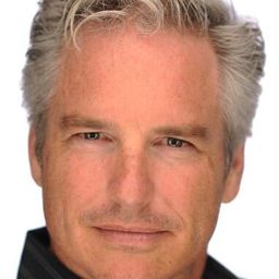 Jim Garrity - 殺手列車演員 飾演Senator